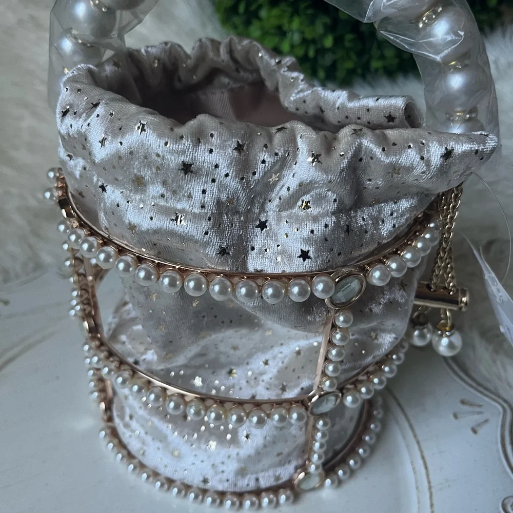 BOGO Elegant Pearl-Embellished gold tone basket or Bag - Picture 5 of 12